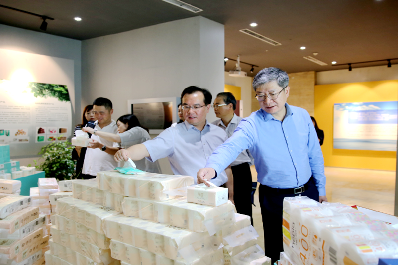 2019年 5月22日，時任浙江省社會組織綜合黨委專職副書記、省民政廳社會組織管理局局長蔡國華蒞臨景興紙業(yè)調(diào)研企業(yè)發(fā)展情況和黨建工作